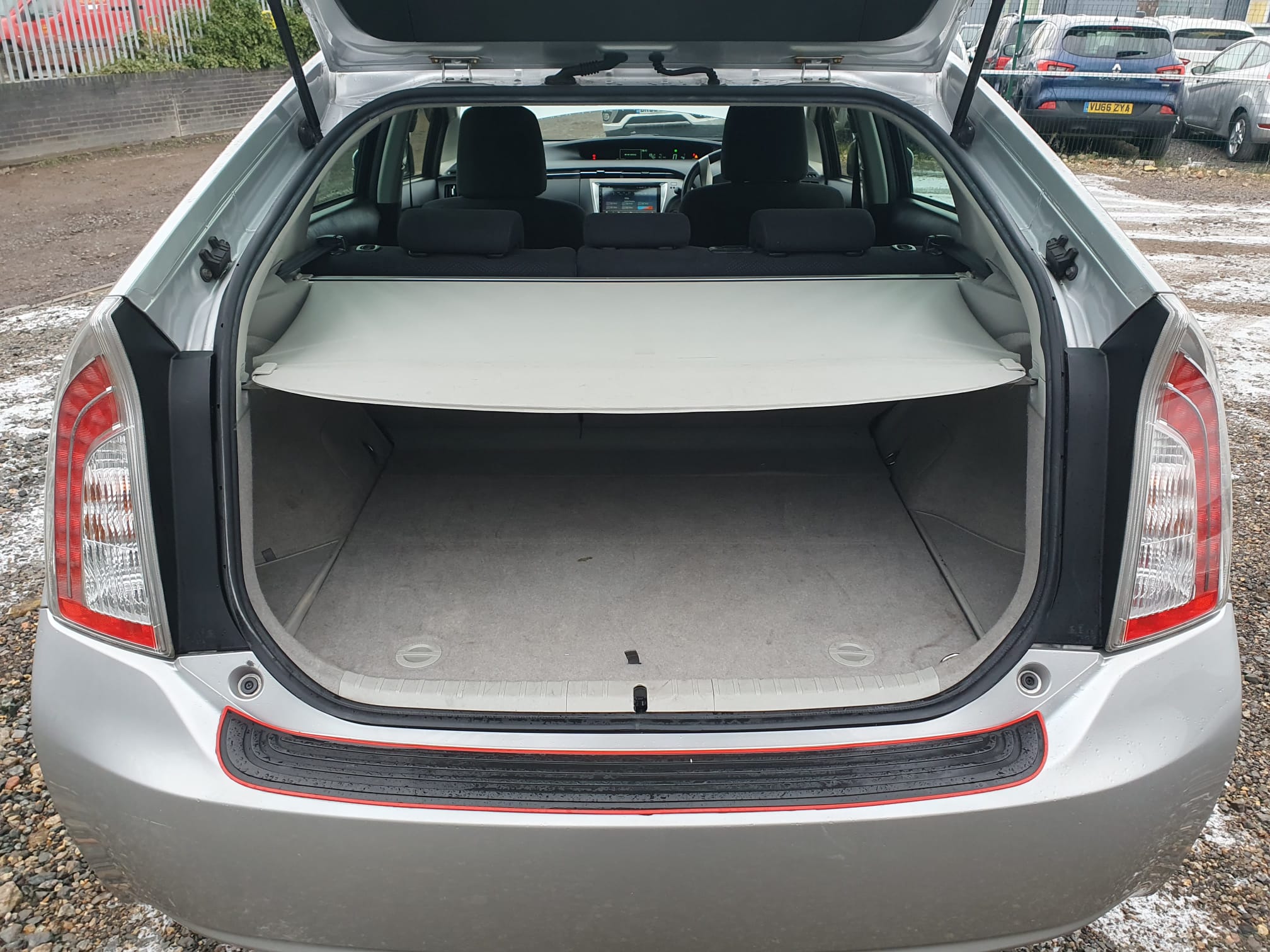 2014 Toyota Prius CVT – Wah Wheels London, photo 7